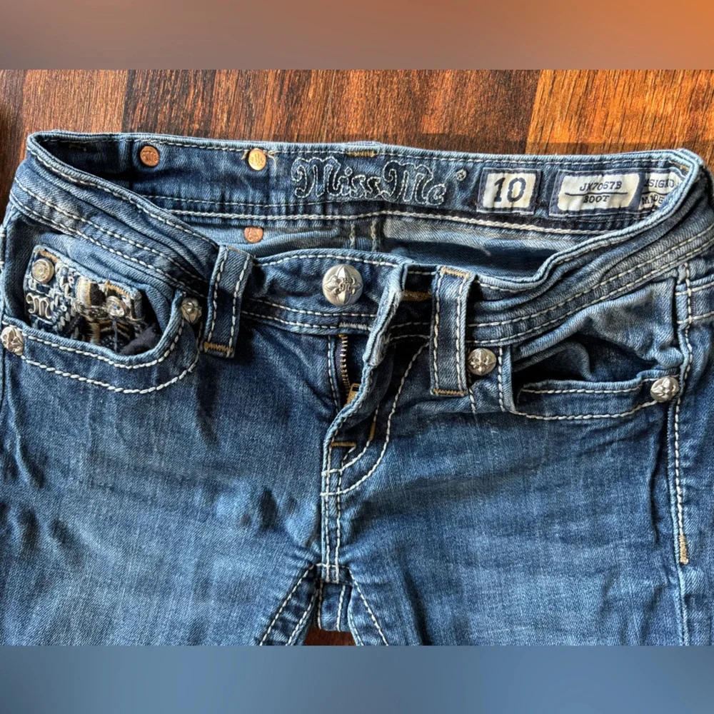 Miss Me Girls Blue Jeans with Embellished Pockets - Picture 7 of 11